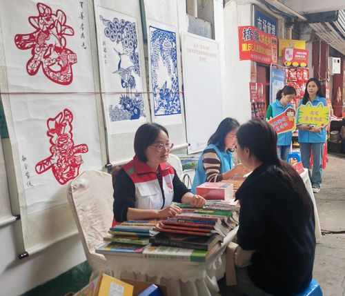 新津舉辦“走進菜市書屋”之圖書漂流暨經(jīng)典閱讀分享活動